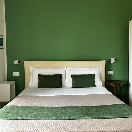 Cute And Cozy Train Station Appartement