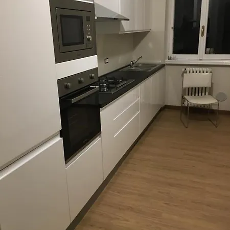 Apartment Cute And Cozy Train Station *